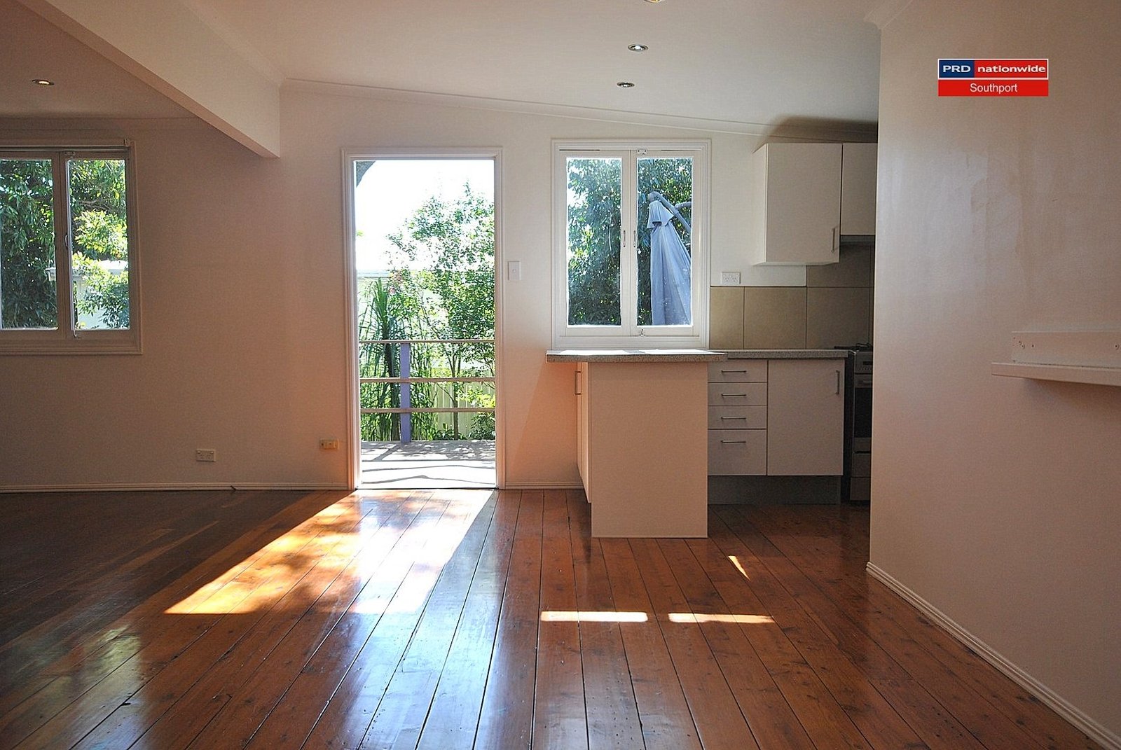 19 Echlin Street LABRADOR 13