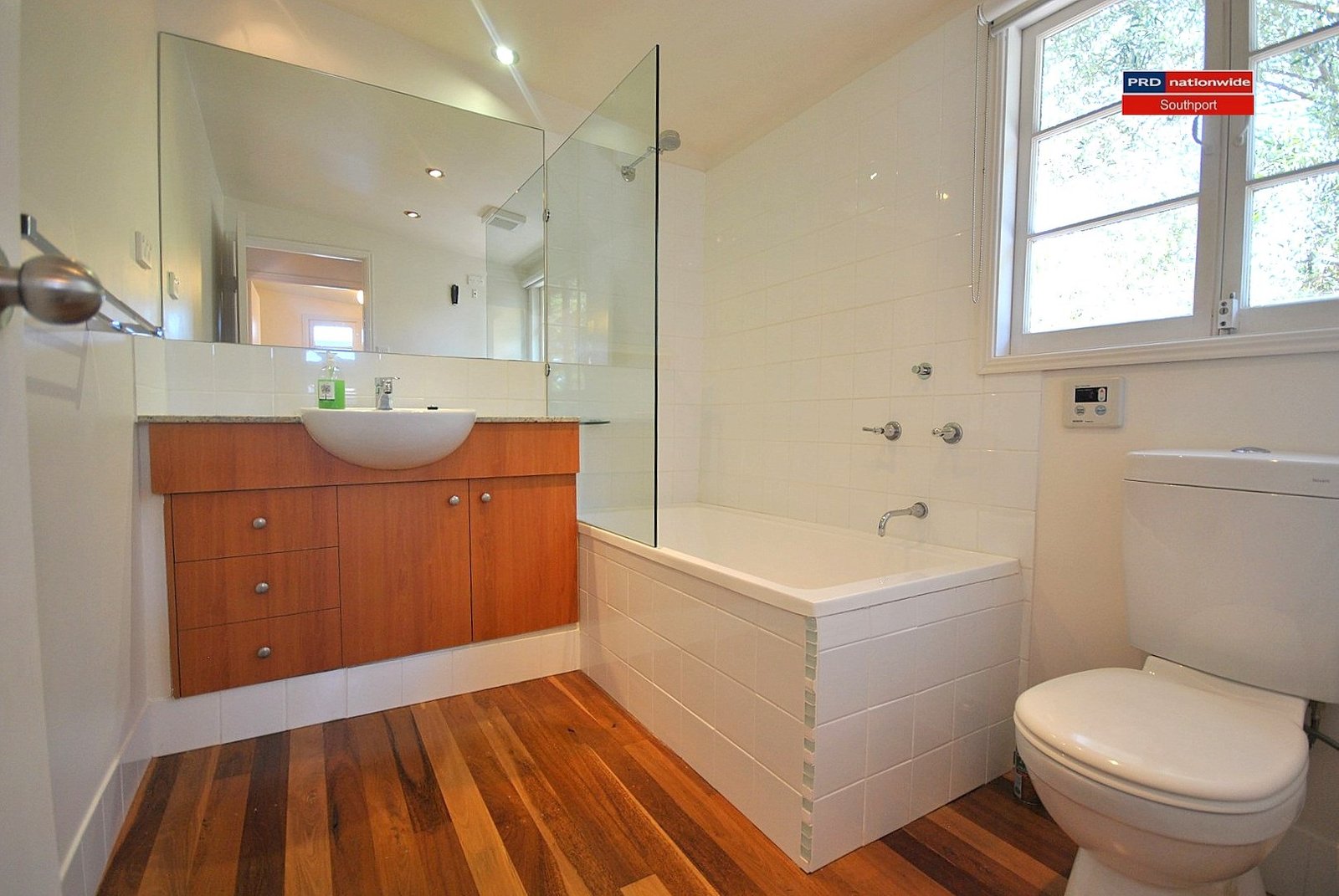 19 Echlin Street LABRADOR 17