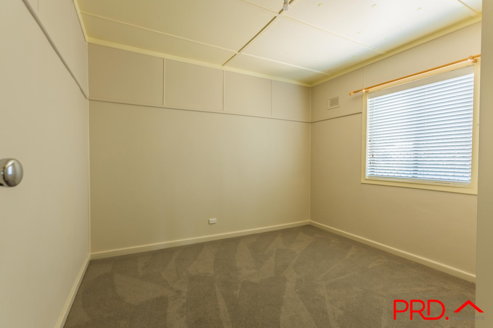 19 Edgeroy Street TAMWORTH 9