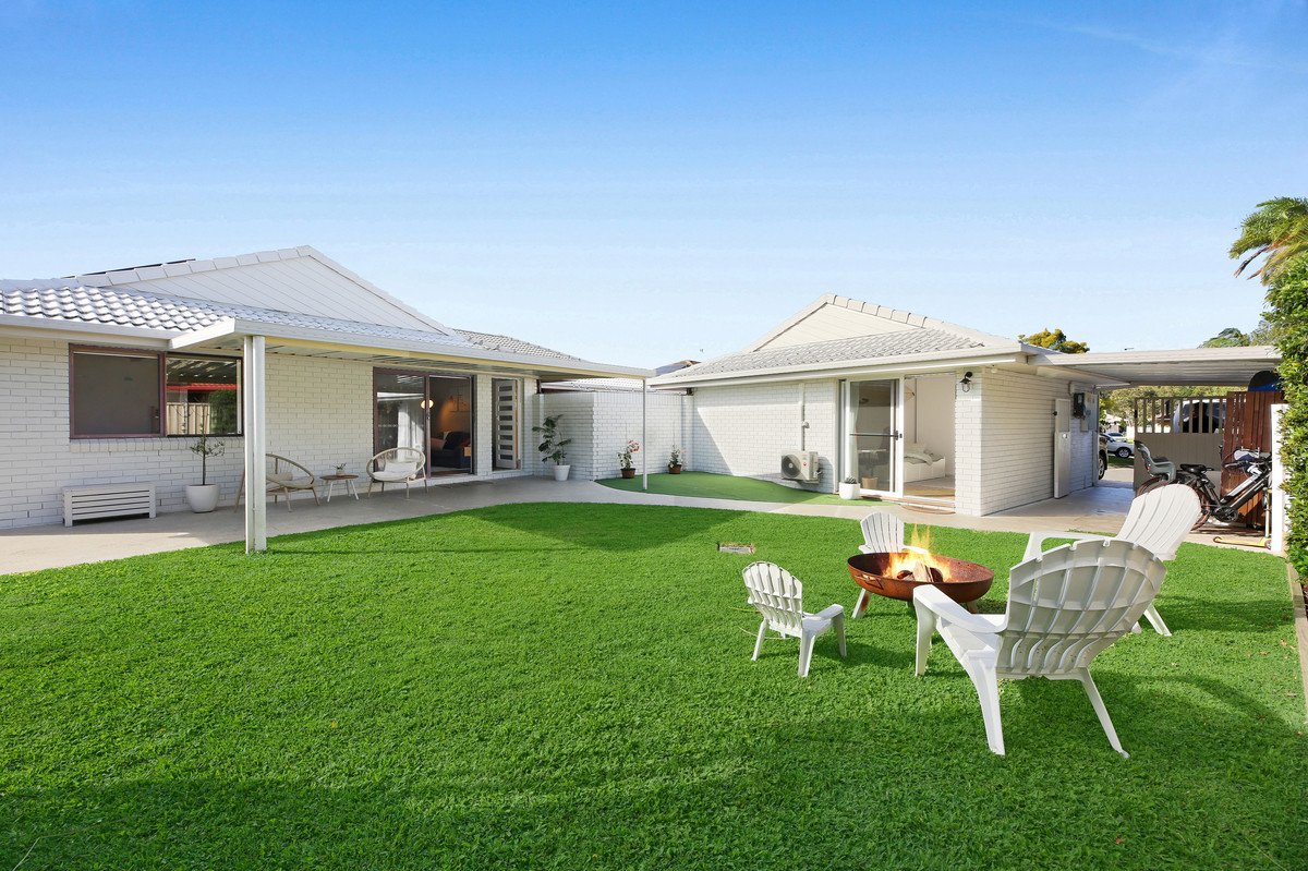1/9 Elwood Court BURLEIGH WATERS 2