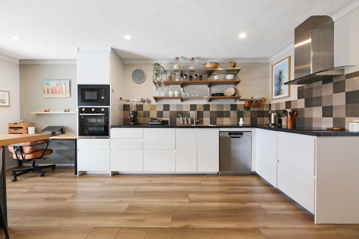 1/9 Elwood Court BURLEIGH WATERS 4