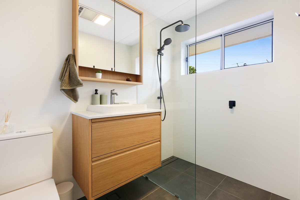 1/9 Elwood Court BURLEIGH WATERS 11