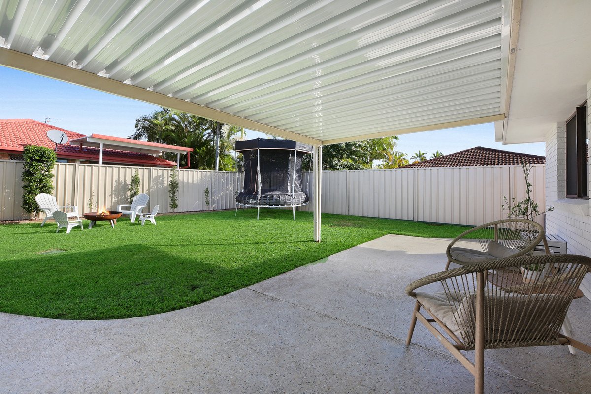 1/9 Elwood Court BURLEIGH WATERS 18