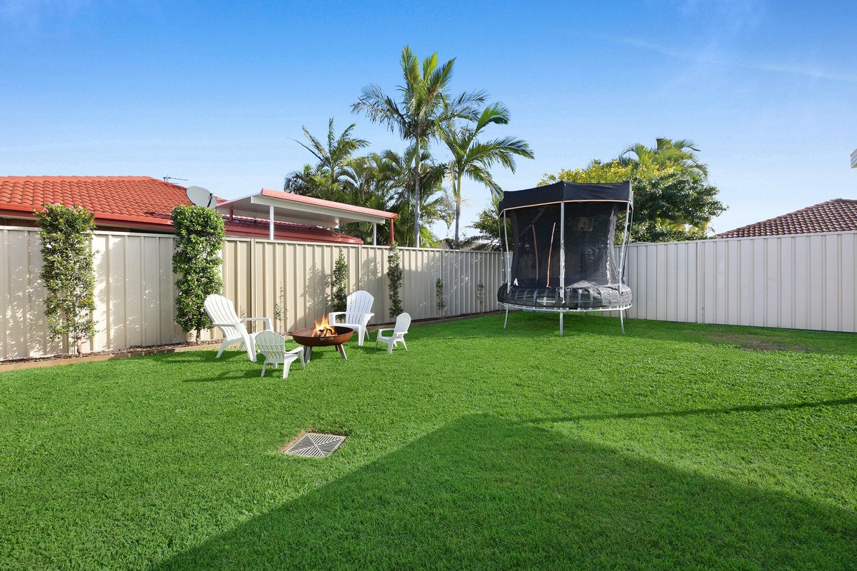 1/9 Elwood Court BURLEIGH WATERS 19