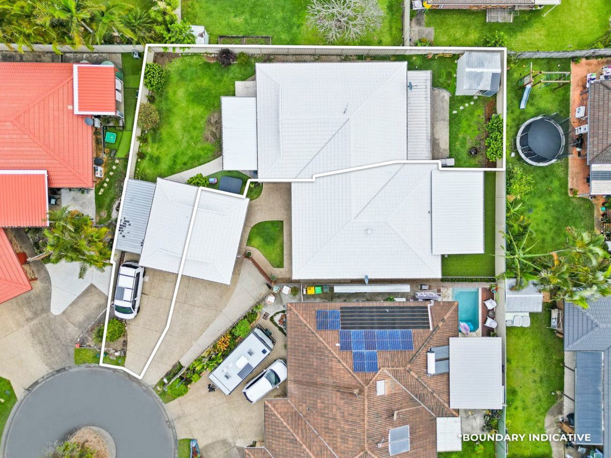 1/9 Elwood Court BURLEIGH WATERS 24