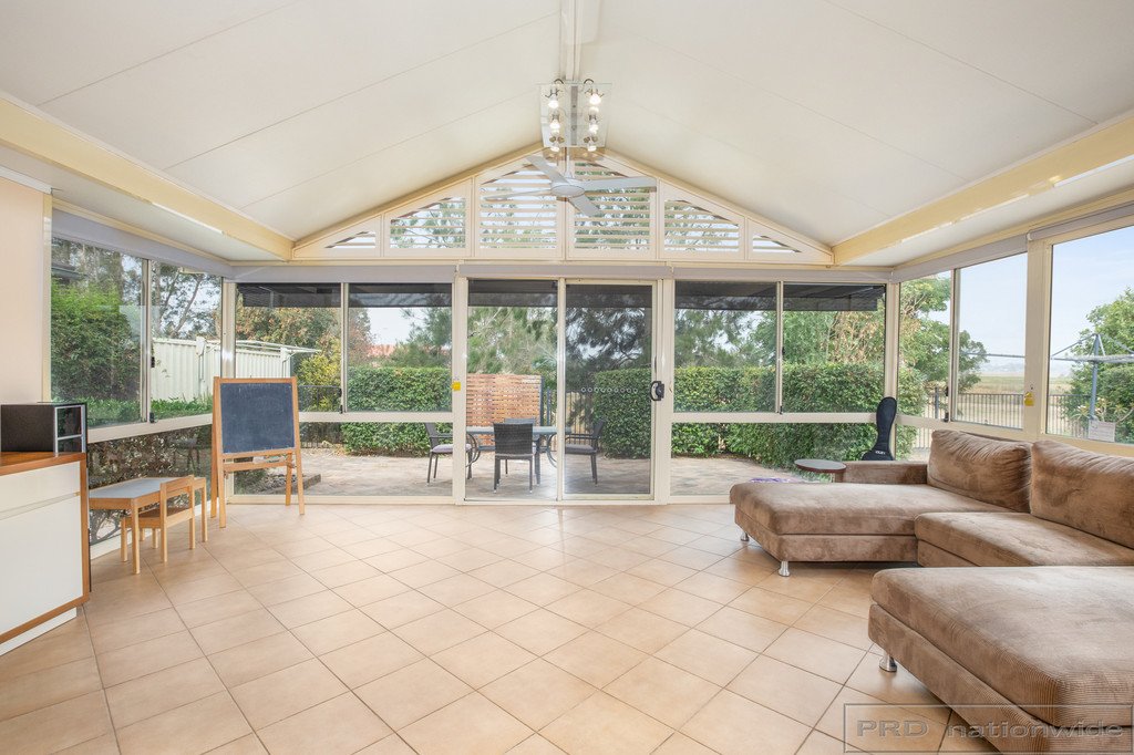 19 Featherwood Place THORNTON 12