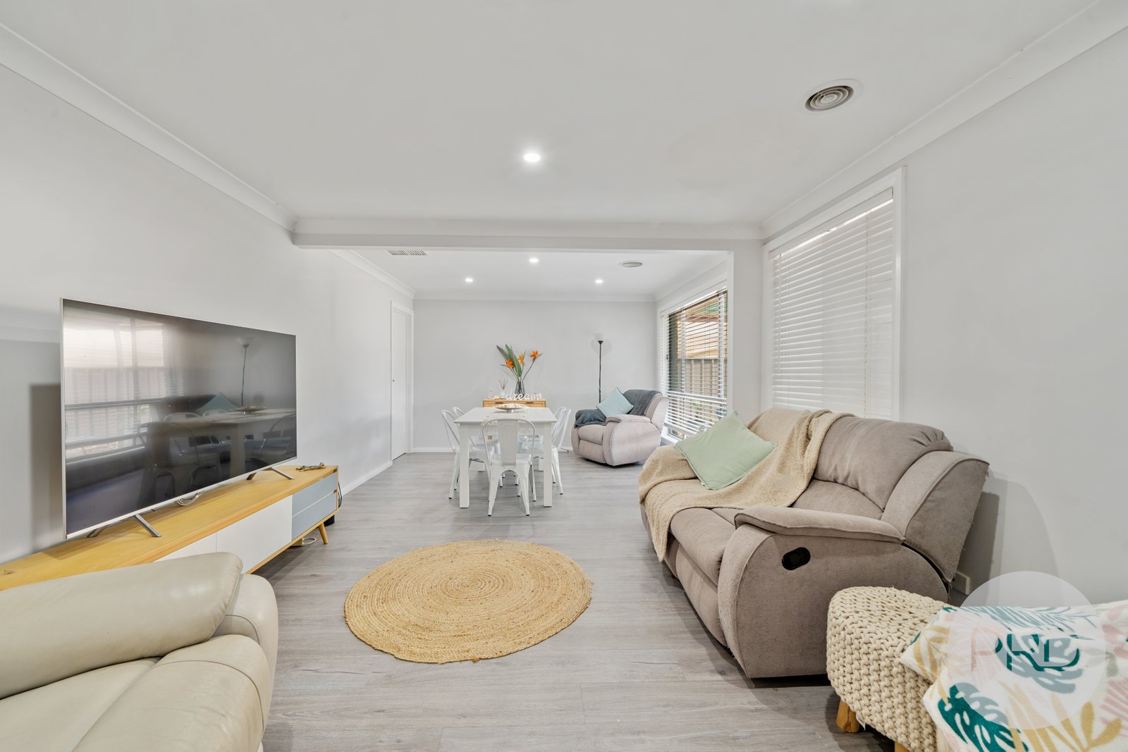 19 Forrest Street LAKE ALBERT 2