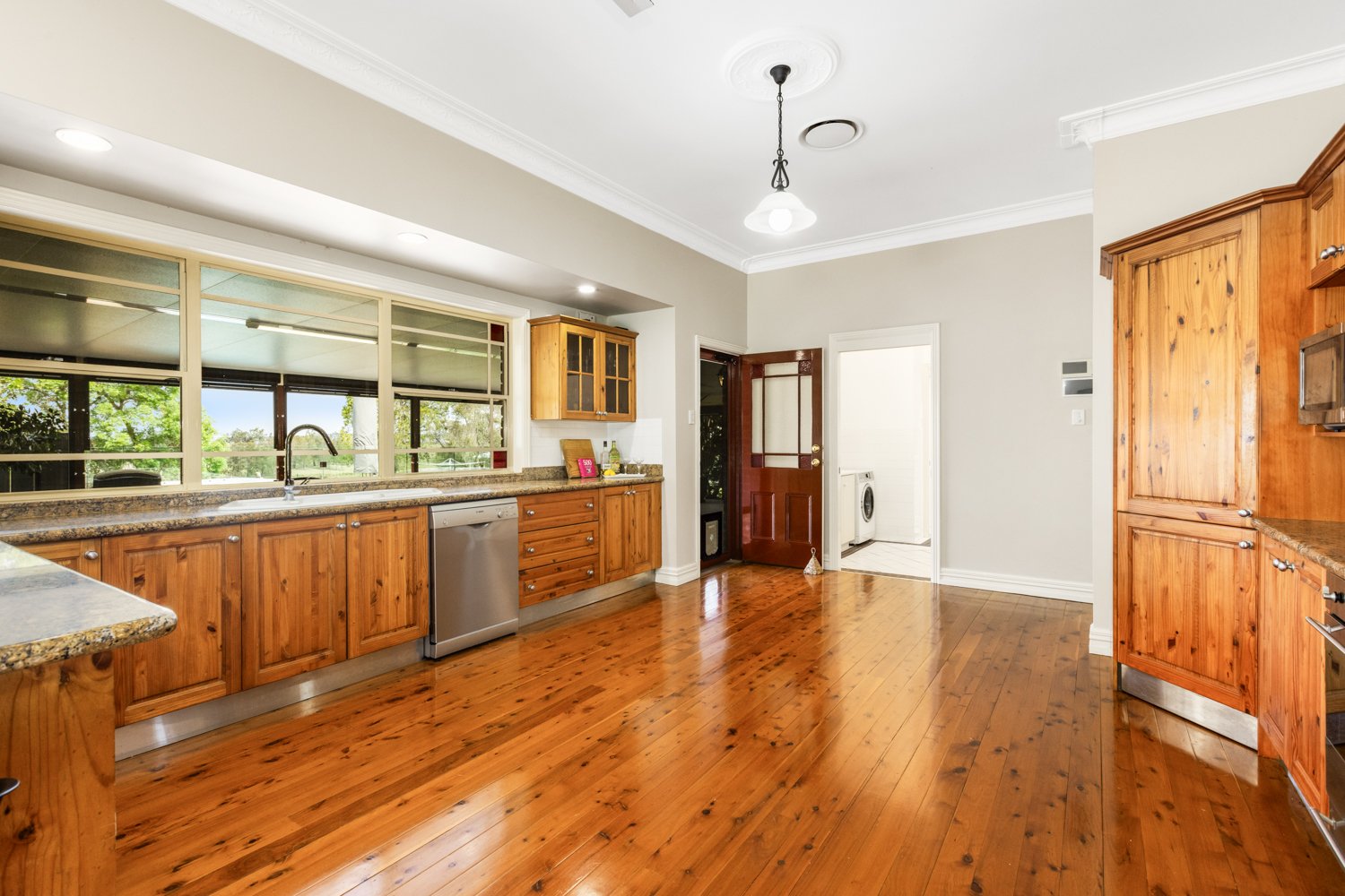 19 Forsythe Parade BLACK HILL 10