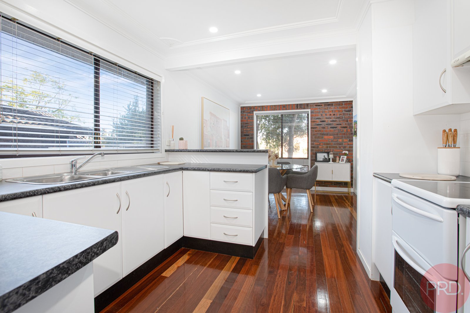 19 Galway Crescent METFORD 6