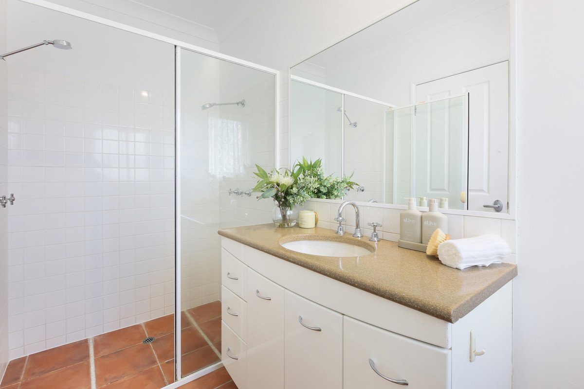 19 Gardendale Crescent Burleigh Waters 12
