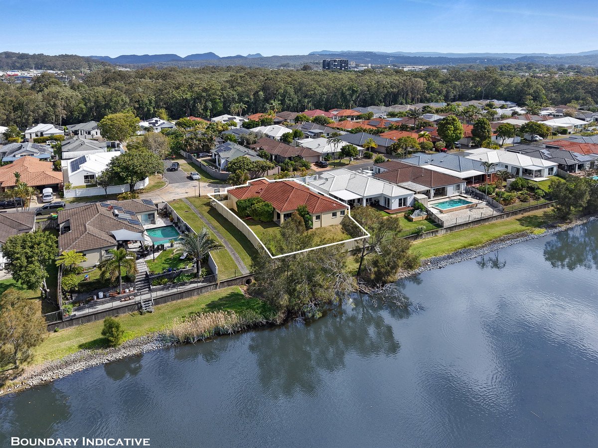 19 Gardendale Crescent Burleigh Waters 17