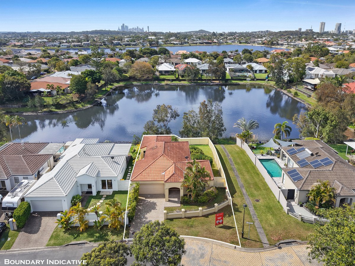 19 Gardendale Crescent Burleigh Waters 18