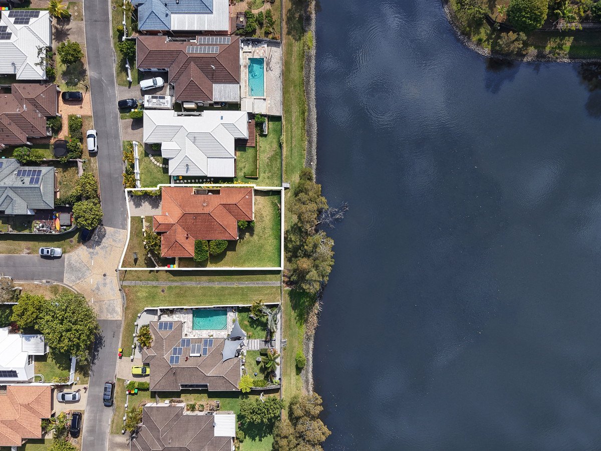 19 Gardendale Crescent Burleigh Waters 19