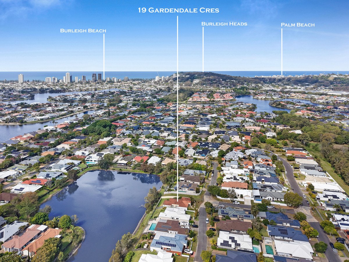 19 Gardendale Crescent Burleigh Waters 20