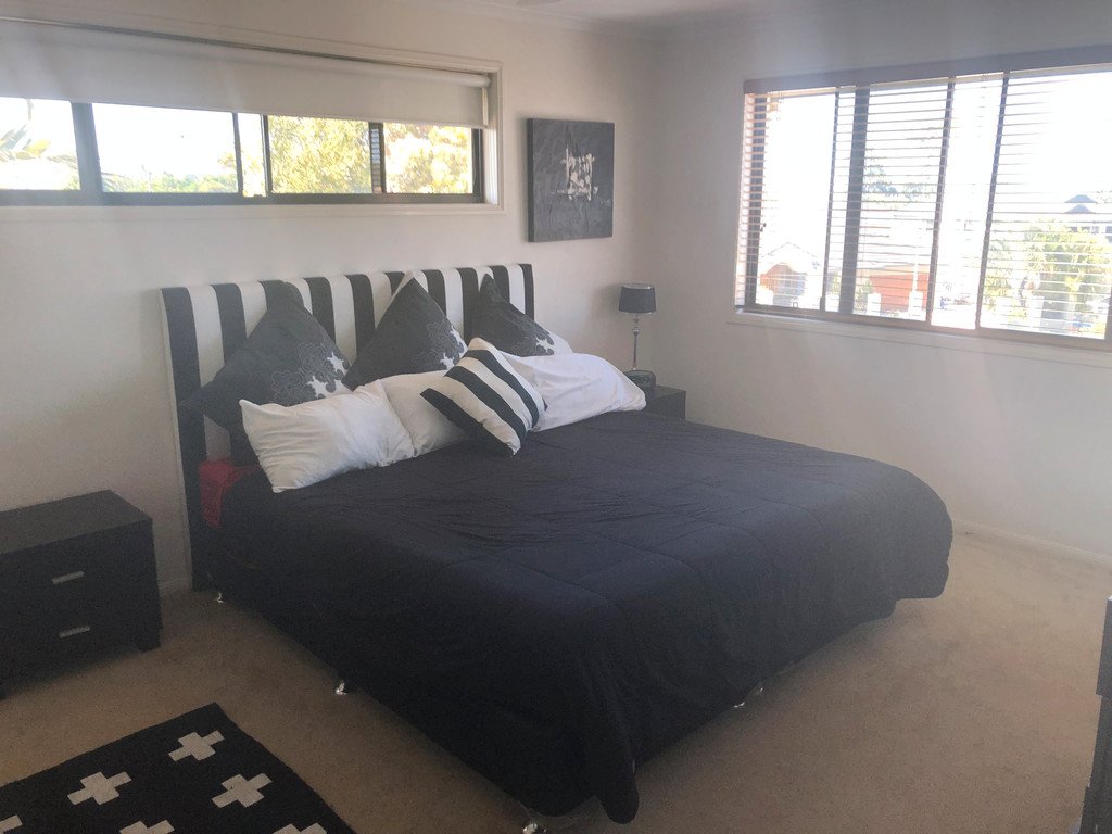 19 Gerona Circuit VARSITY LAKES 4