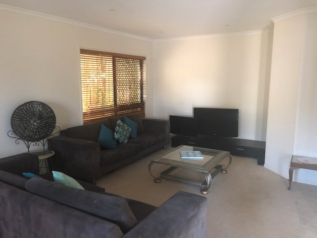 19 Gerona Circuit VARSITY LAKES 8