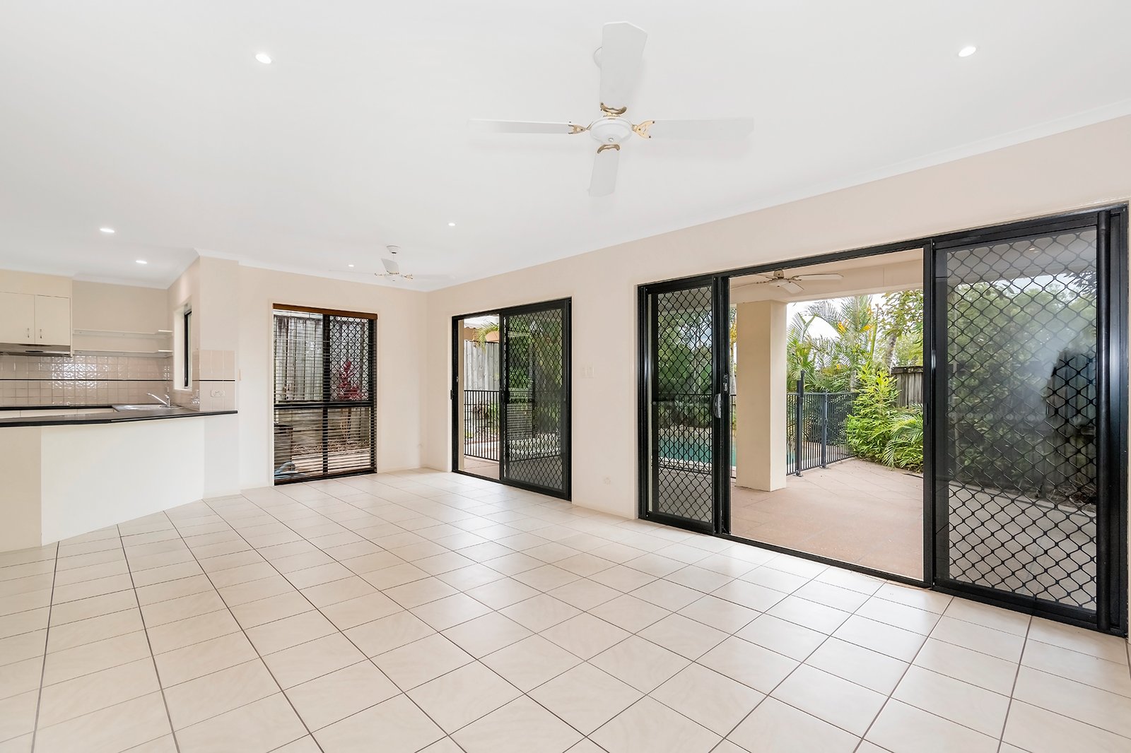 19 Gerona Circuit VARSITY LAKES 2