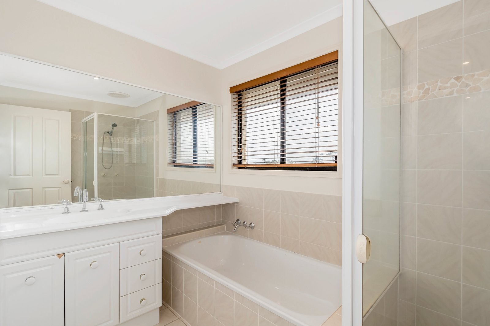 19 Gerona Circuit VARSITY LAKES 4