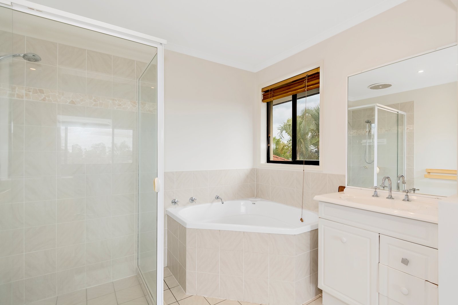 19 Gerona Circuit VARSITY LAKES 5