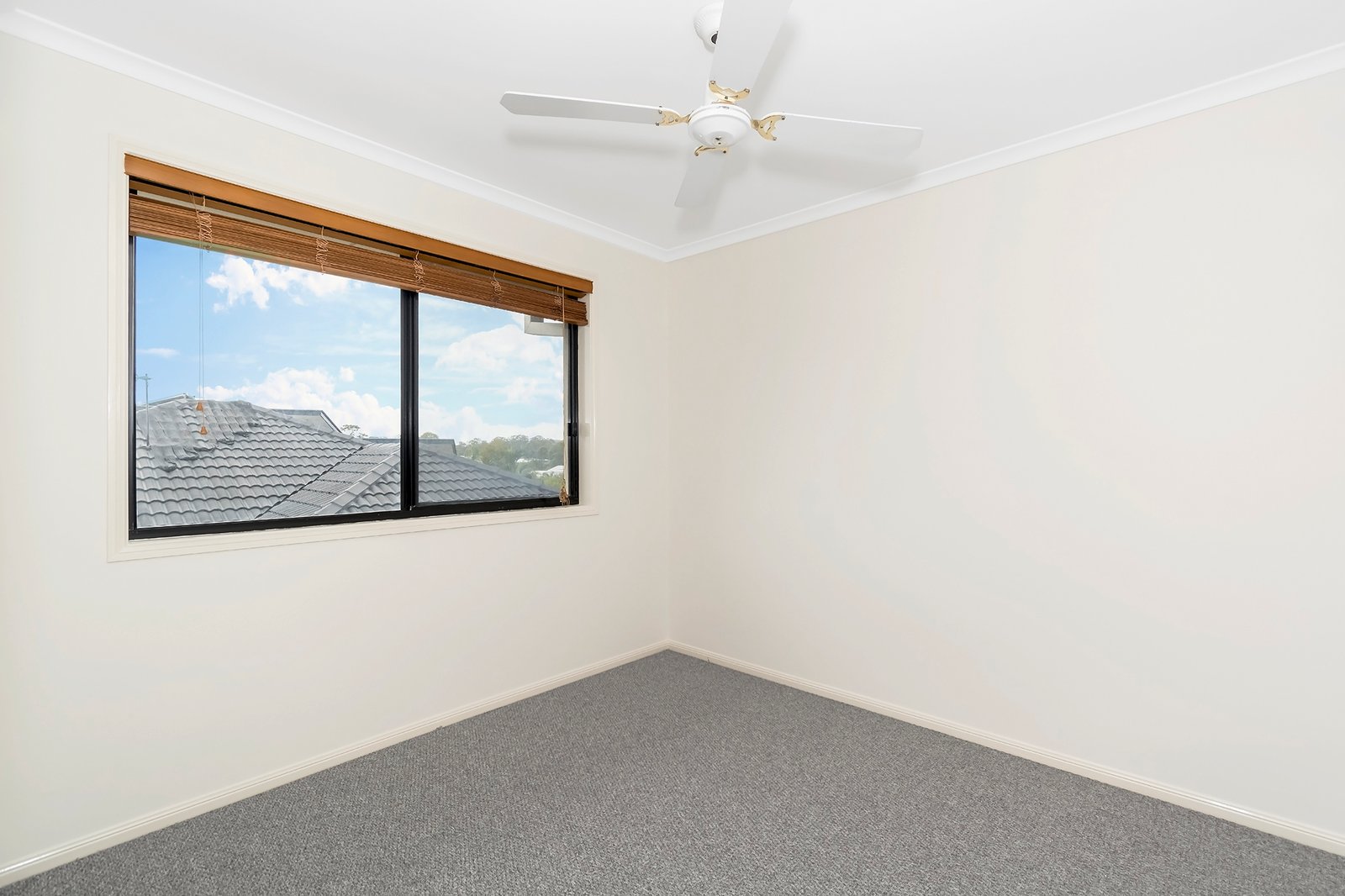 19 Gerona Circuit VARSITY LAKES 6