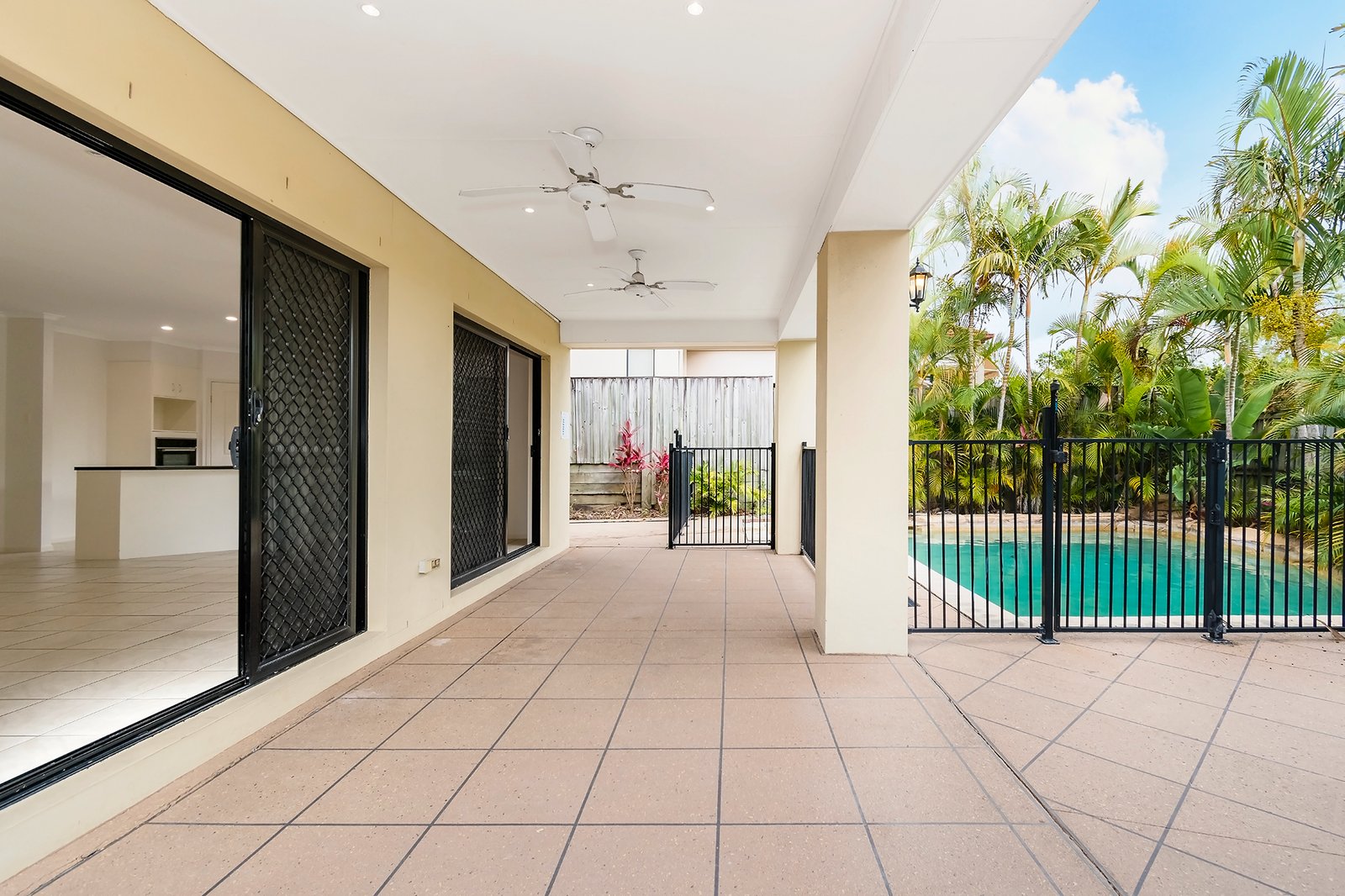 19 Gerona Circuit VARSITY LAKES 11