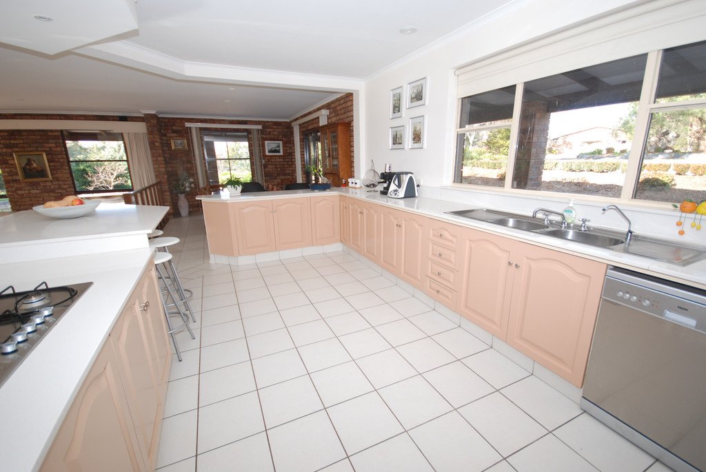 19 Goolabri Drive SUTTON 3