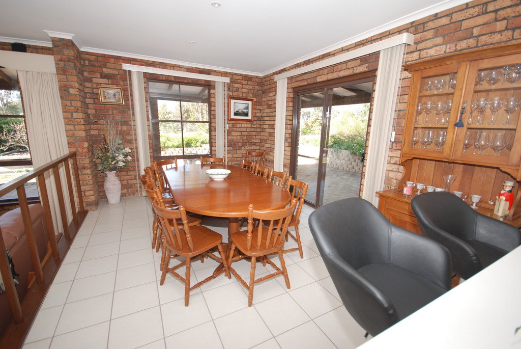 19 Goolabri Drive SUTTON 5