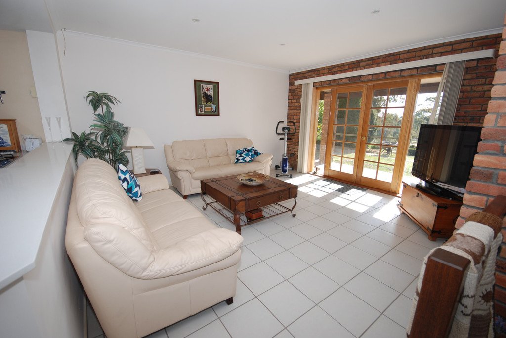 19 Goolabri Drive SUTTON 6