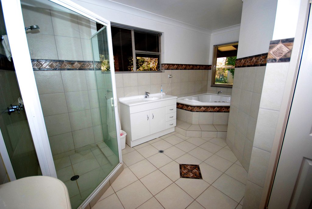 19 Goolabri Drive SUTTON 9