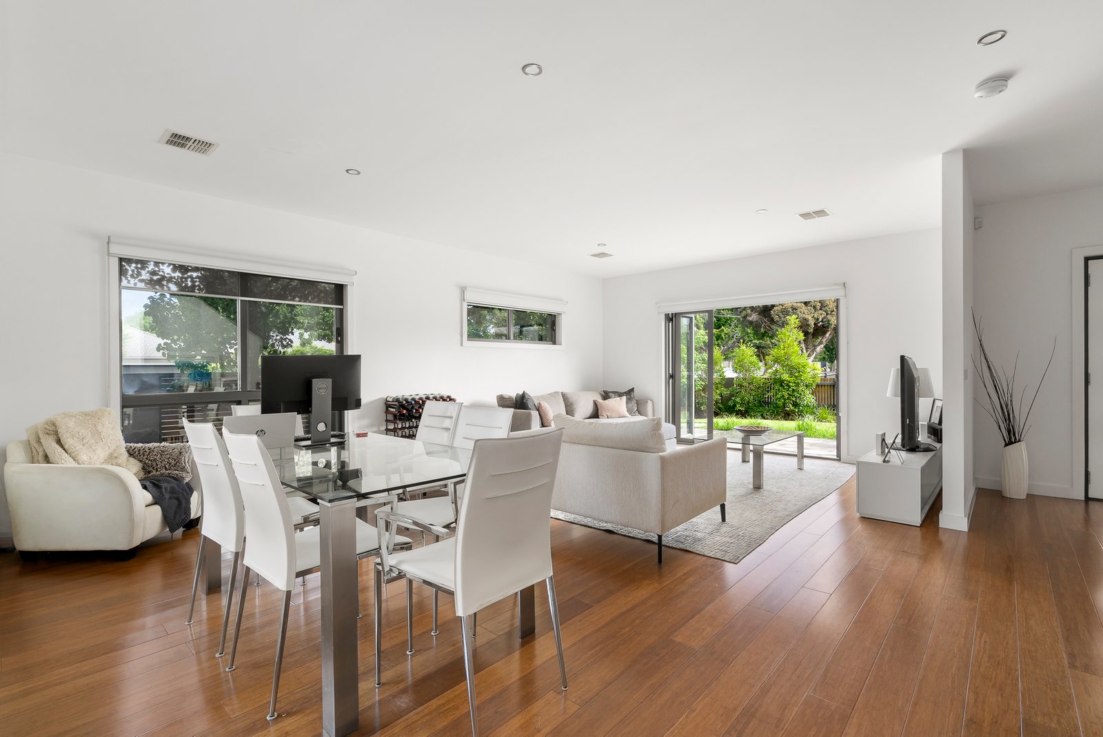 Gallery: 19 Hansen Street Street