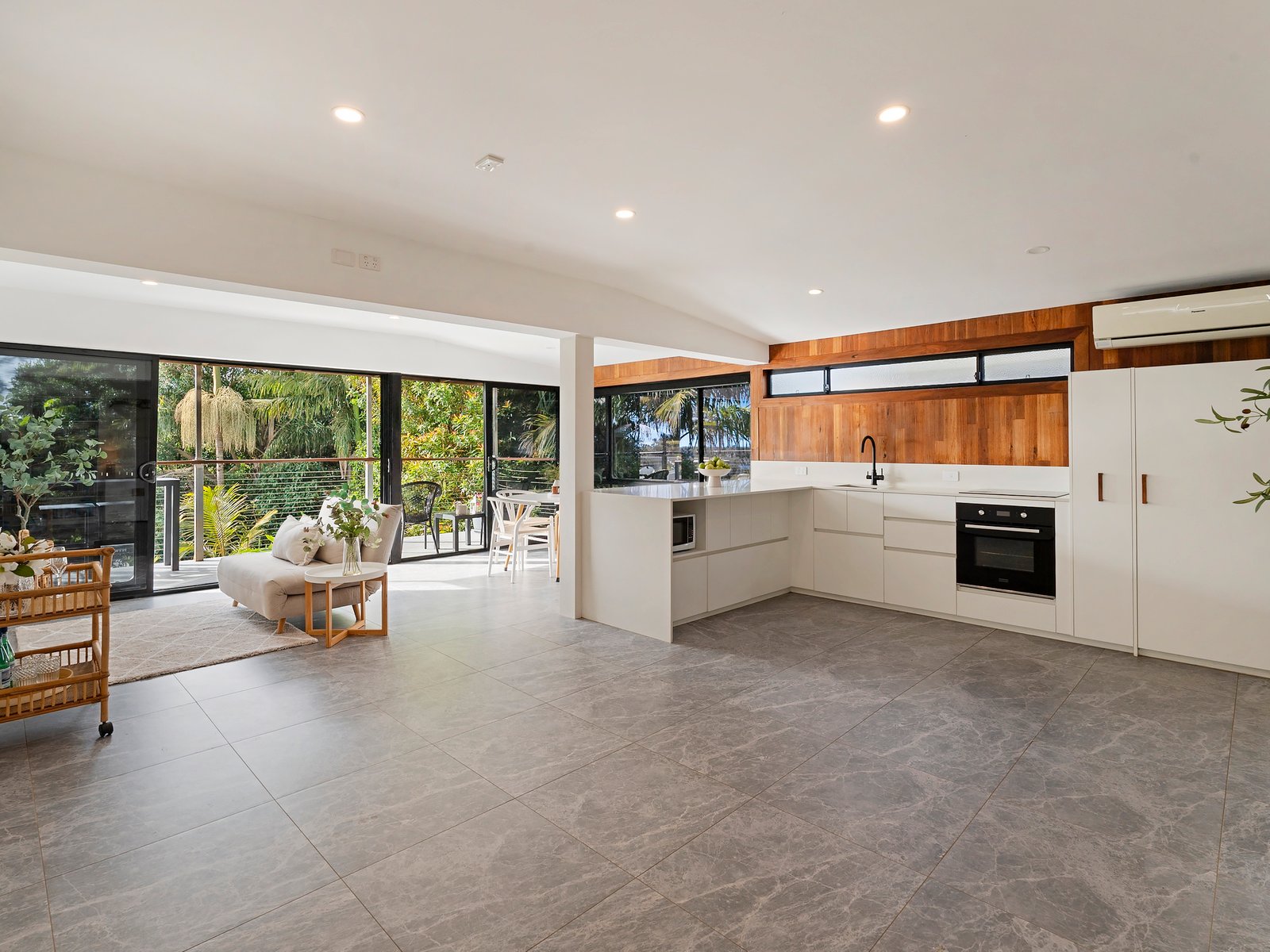 19 Hibiscus Parade BANORA POINT 15
