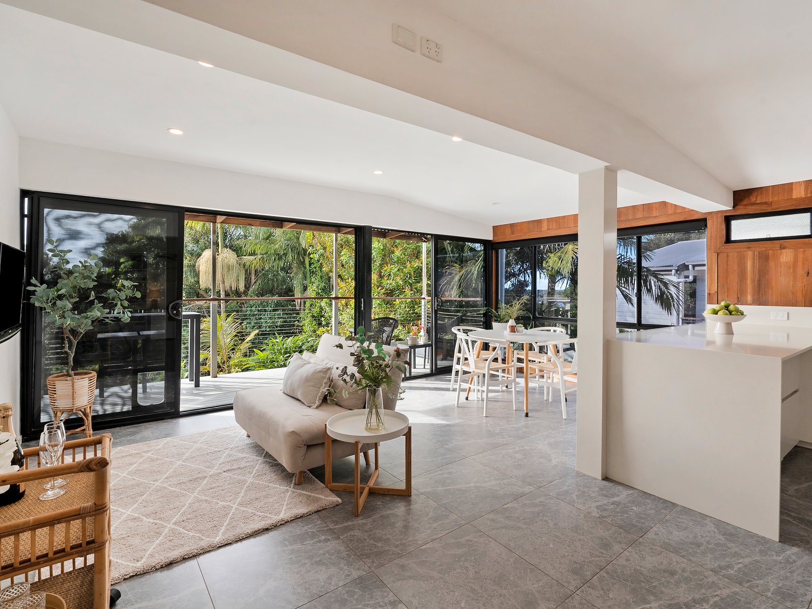 19 Hibiscus Parade BANORA POINT 16