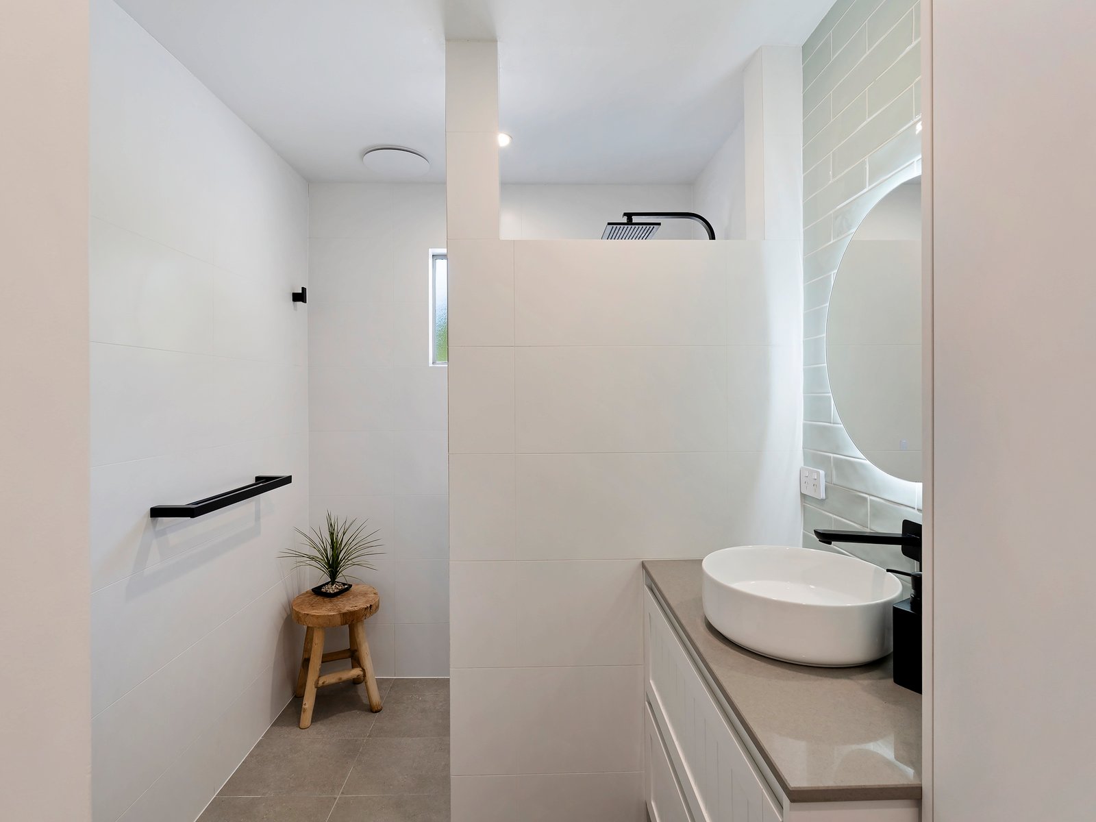 19 Hibiscus Parade BANORA POINT 18