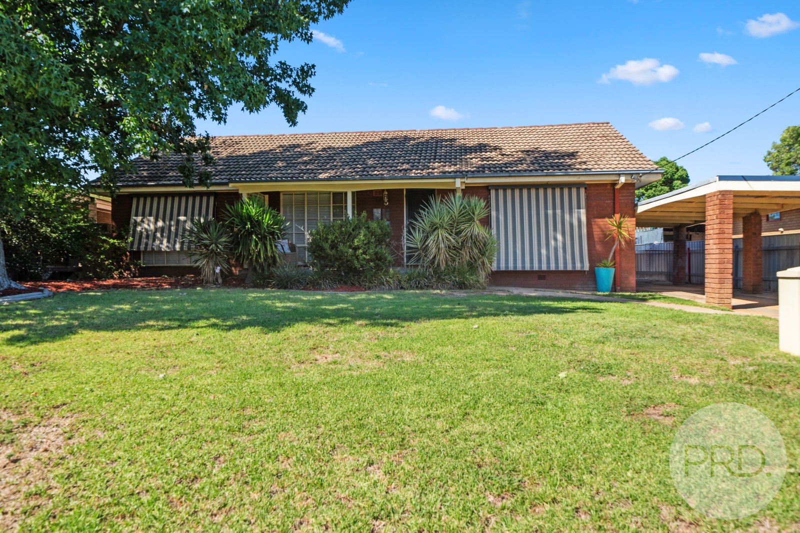 19 Holloway Street TOLLAND 2