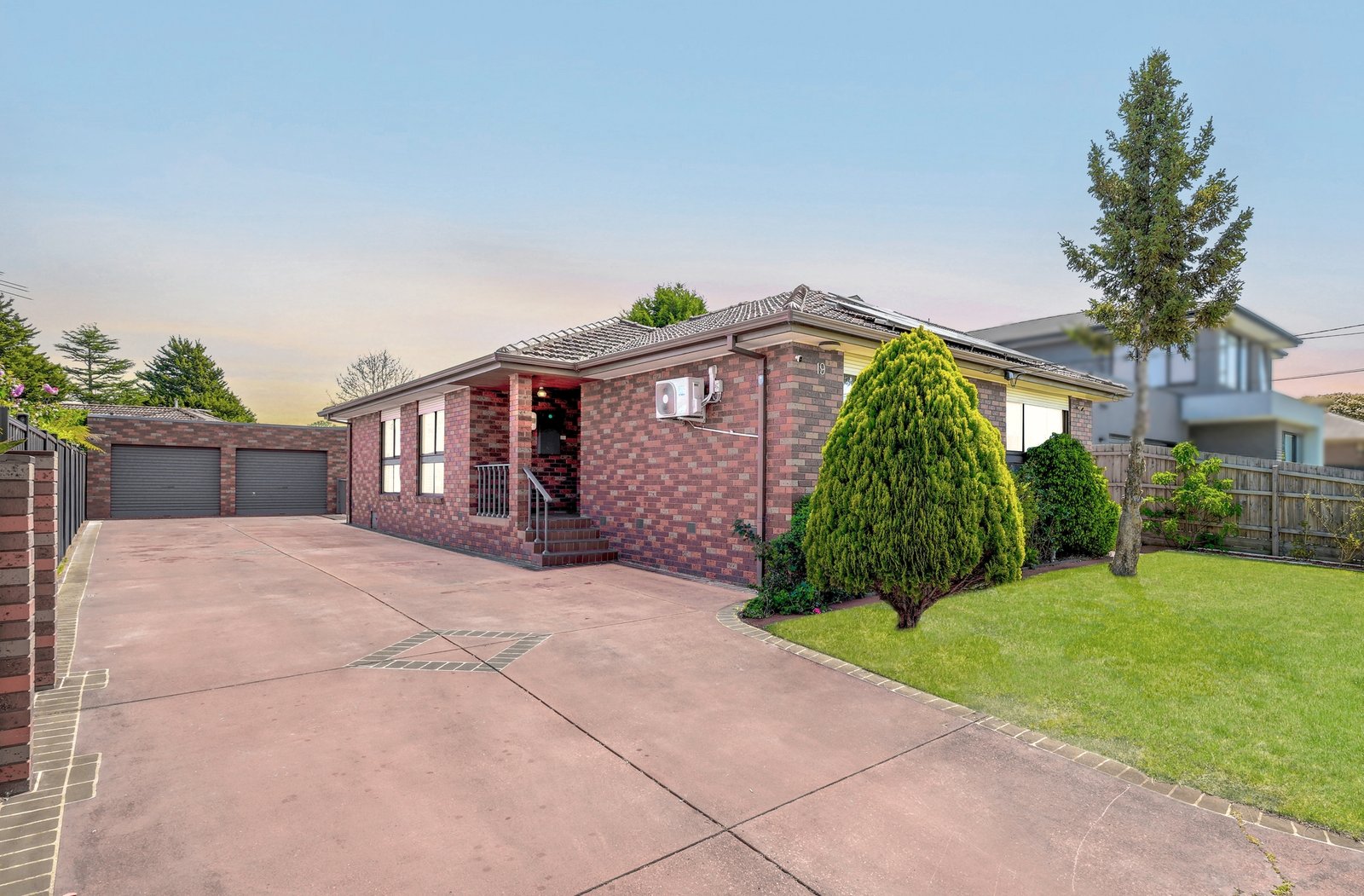 Gallery: 19 Honeysuckle Avenue