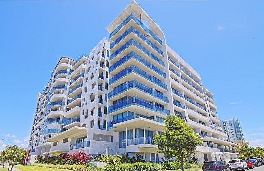 19 Imperial Parade LABRADOR 1