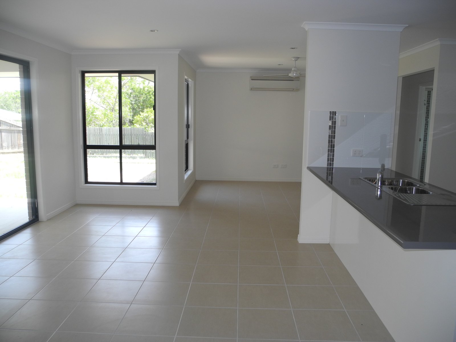 19 JEANA Close BOYNE ISLAND 6