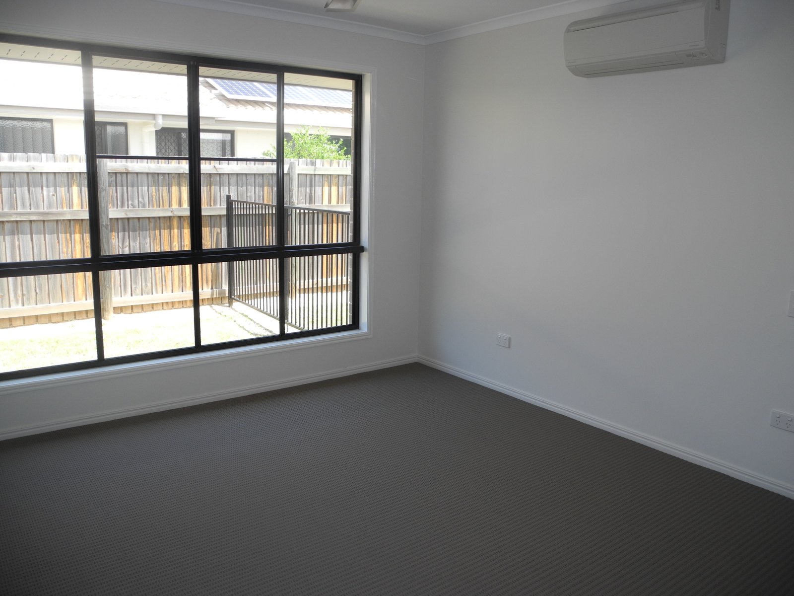 19 JEANA Close BOYNE ISLAND 7