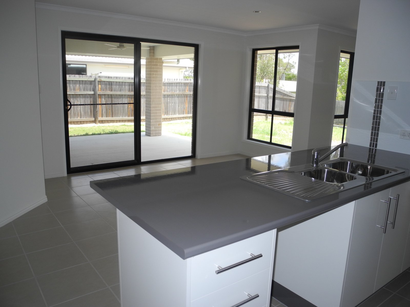 19 JEANA Close BOYNE ISLAND 8