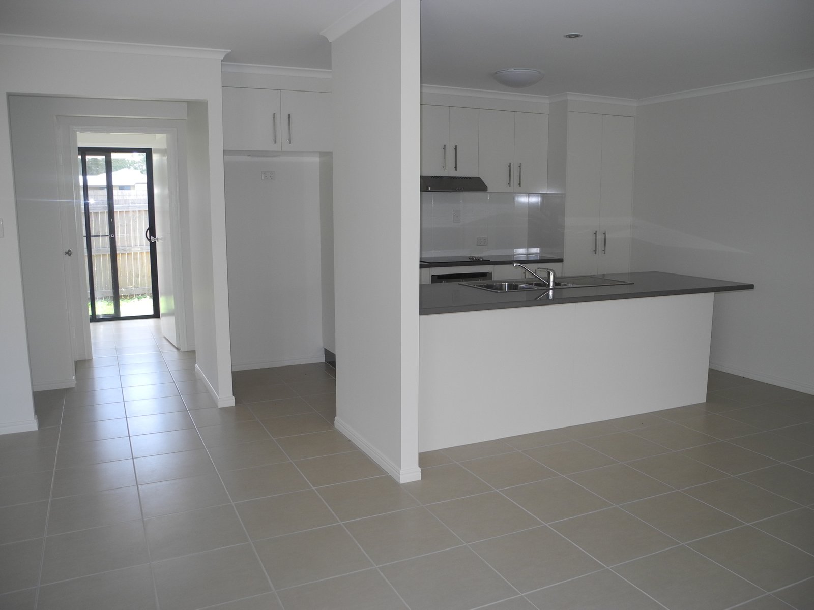 19 JEANA Close BOYNE ISLAND 9