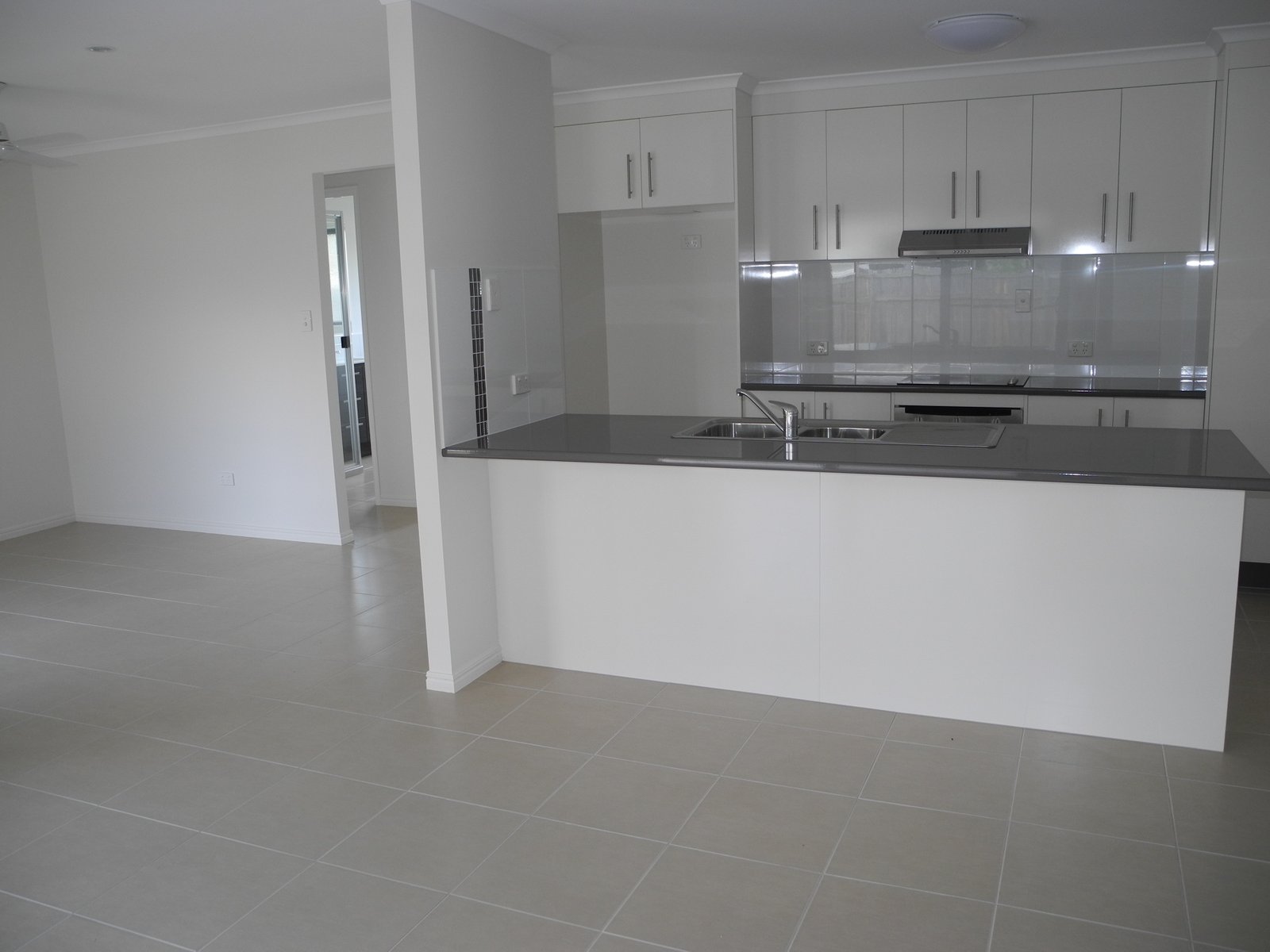 19 JEANA Close BOYNE ISLAND 10