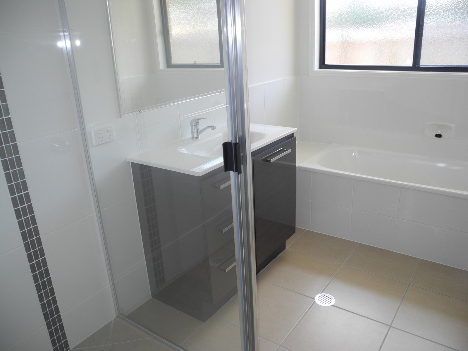 19 JEANA Close BOYNE ISLAND 11