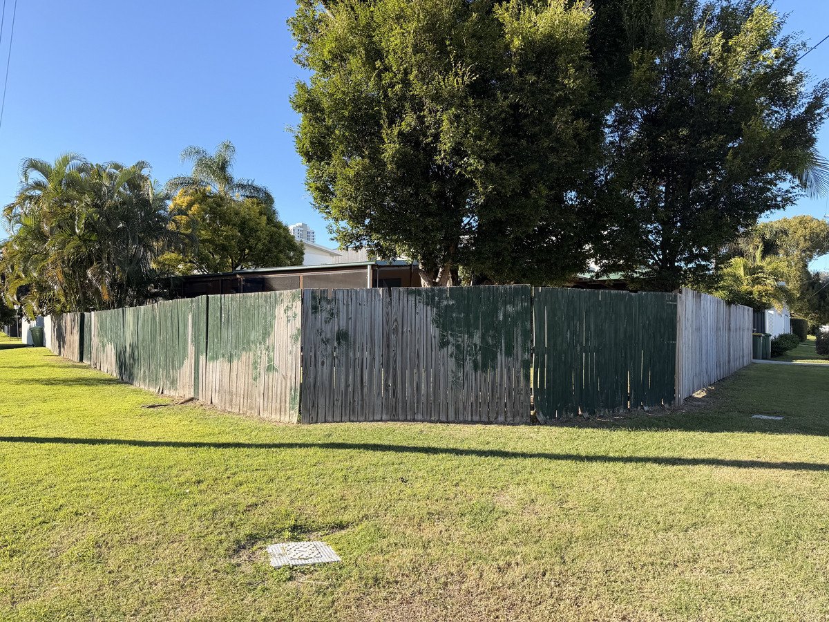 19 Joy Avenue Burleigh Heads 2