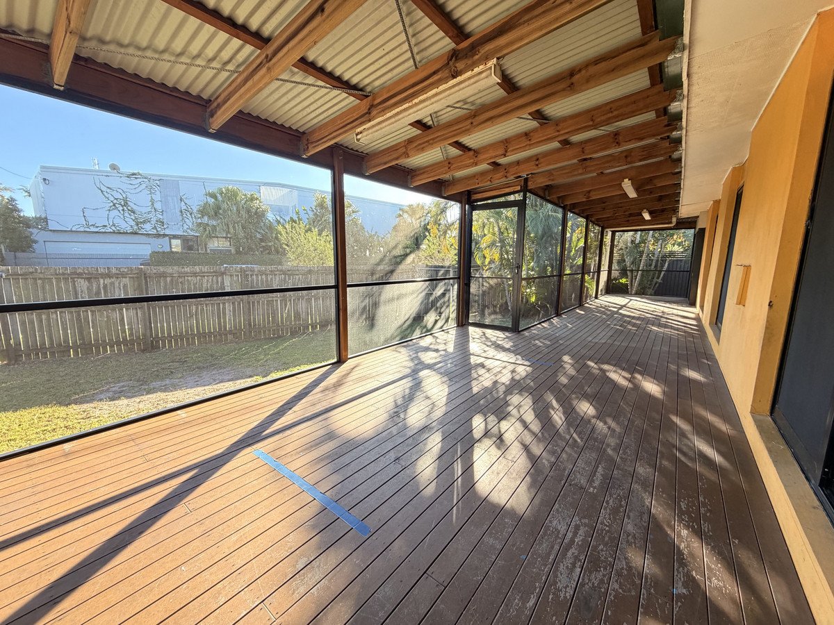19 Joy Avenue Burleigh Heads 10