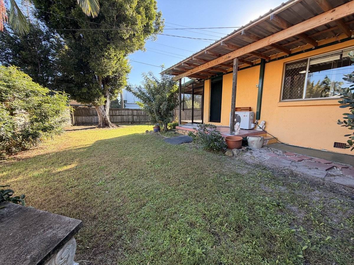 19 Joy Avenue Burleigh Heads 12