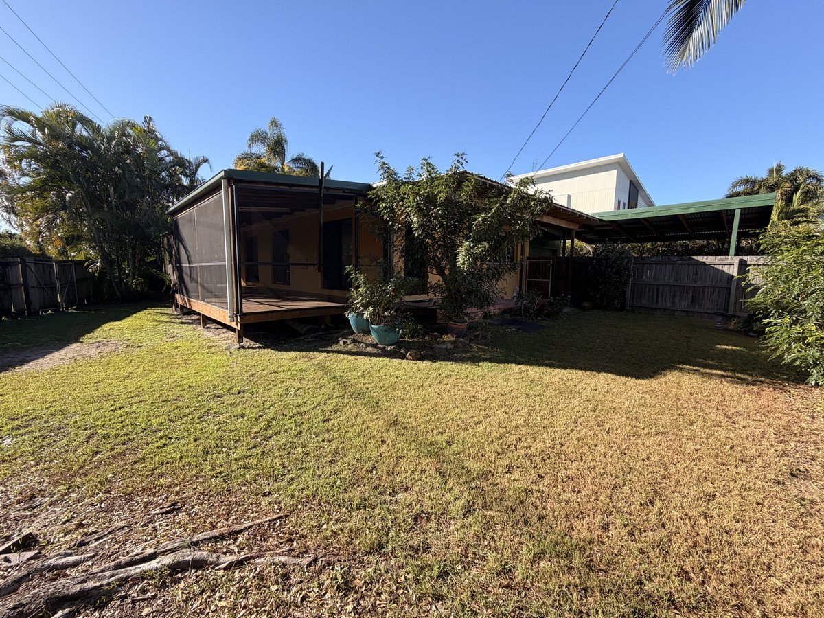 19 Joy Avenue Burleigh Heads 13