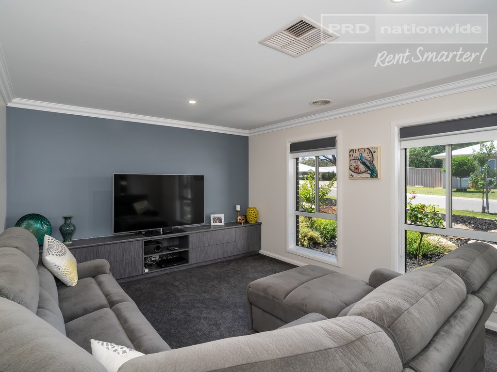 19 Kellerman Crescent BOOROOMA 3