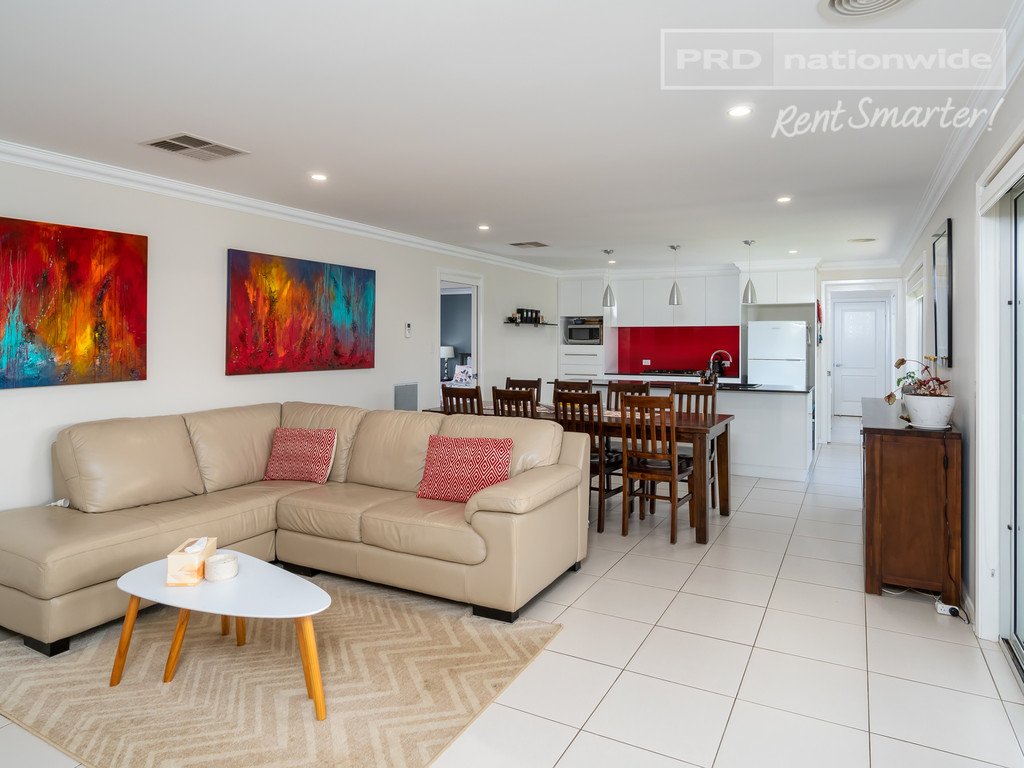 19 Kellerman Crescent BOOROOMA 4