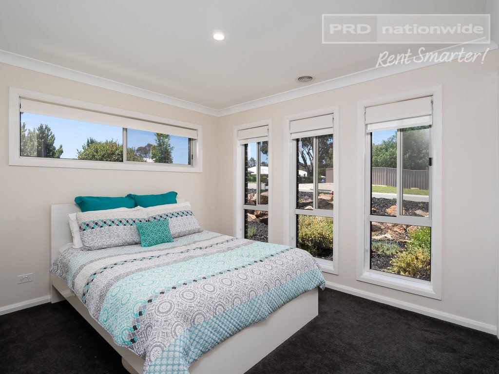 19 Kellerman Crescent BOOROOMA 8