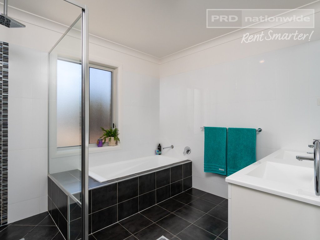 19 Kellerman Crescent BOOROOMA 9